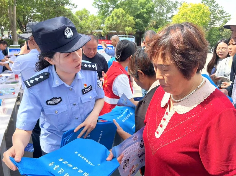 與民同心 為您守護(hù) 鞏義市經(jīng)偵大隊(duì)開(kāi)展主題宣傳活動(dòng)助力市場(chǎng)調(diào)查